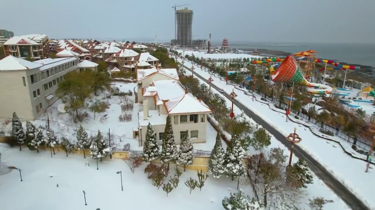 航拍大雪过后的辽宁锦州海边视频素材