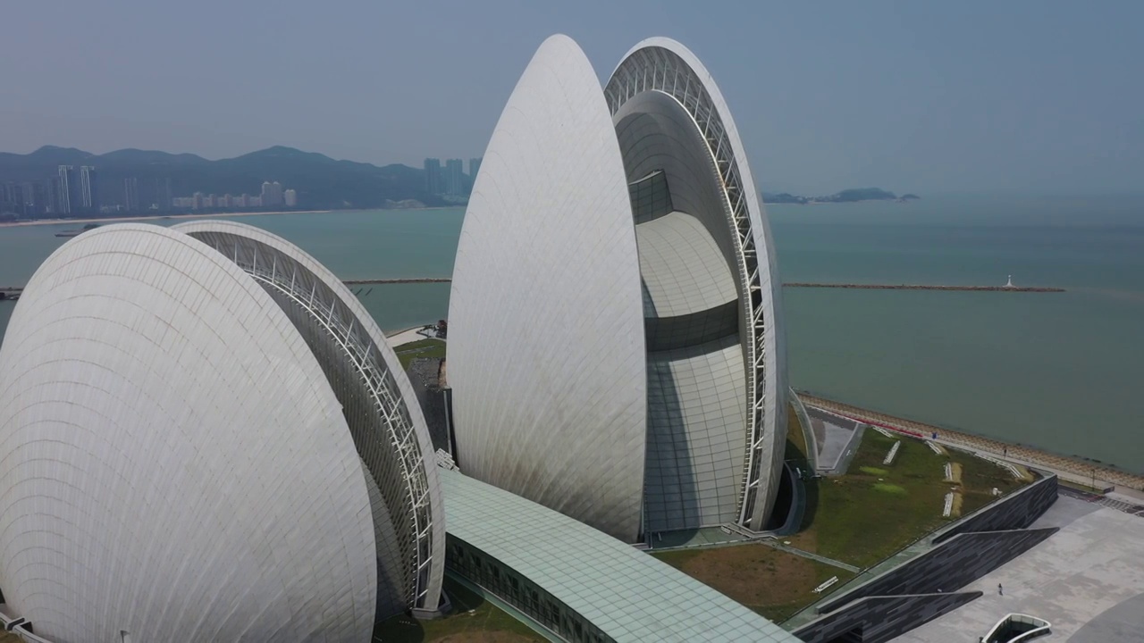 航拍珠海市歌剧院〔日月贝〕视频素材