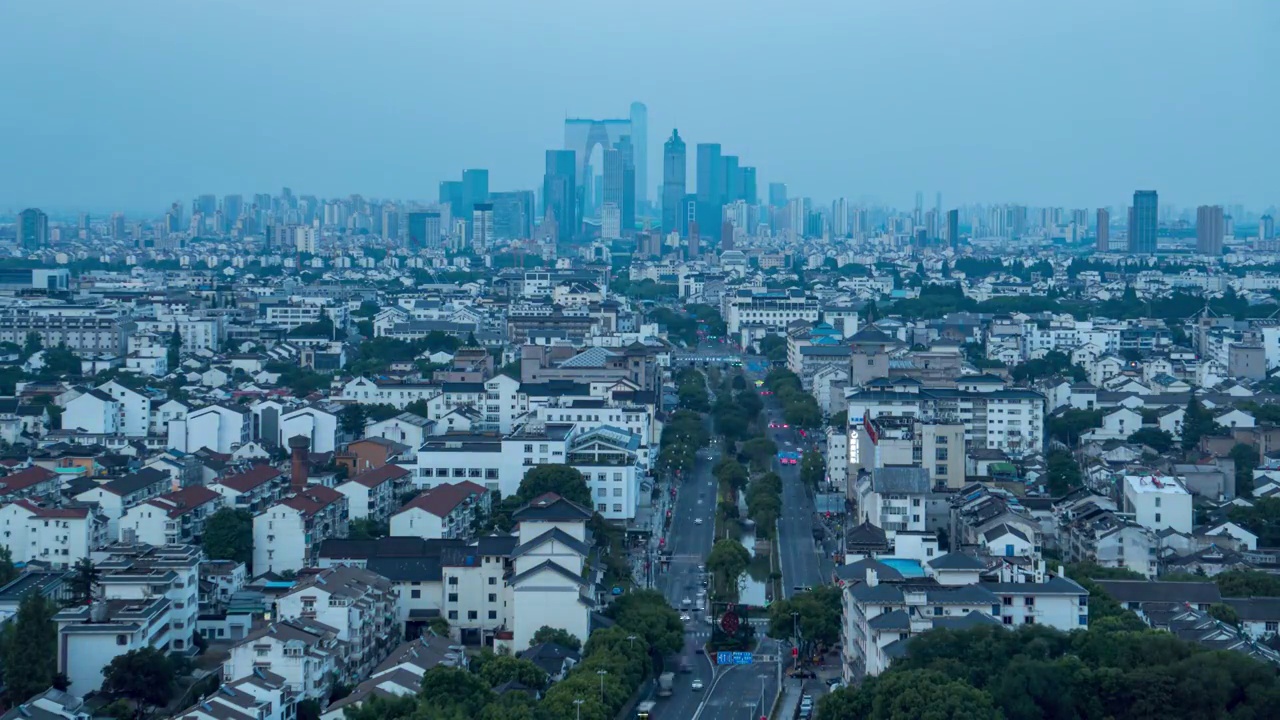 苏州工业园区干将路富达大厦天际线车流日转夜夜景繁华延时视频素材