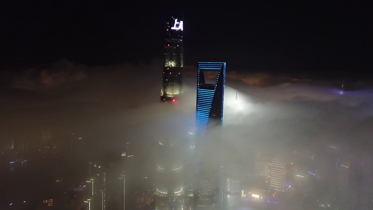 上海陆家嘴平流雾城市建筑夜景视频素材