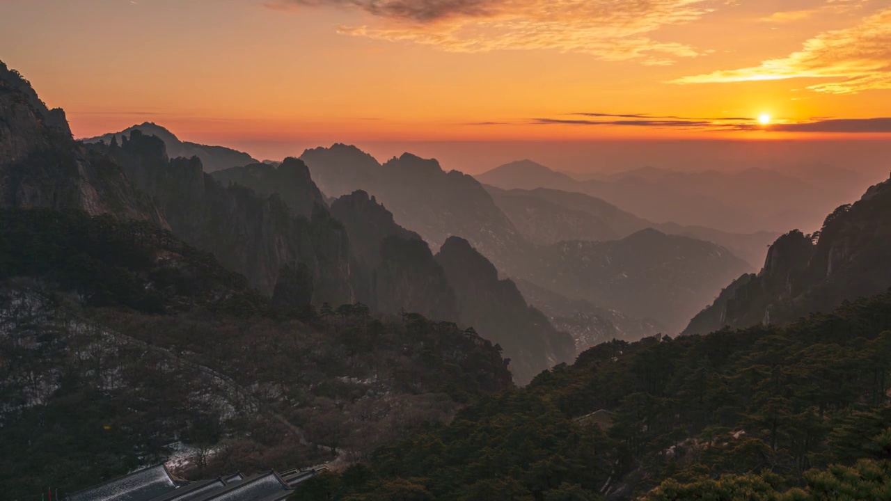 延时摄影 2021年最后一缕阳光照耀黄山西海景区视频素材