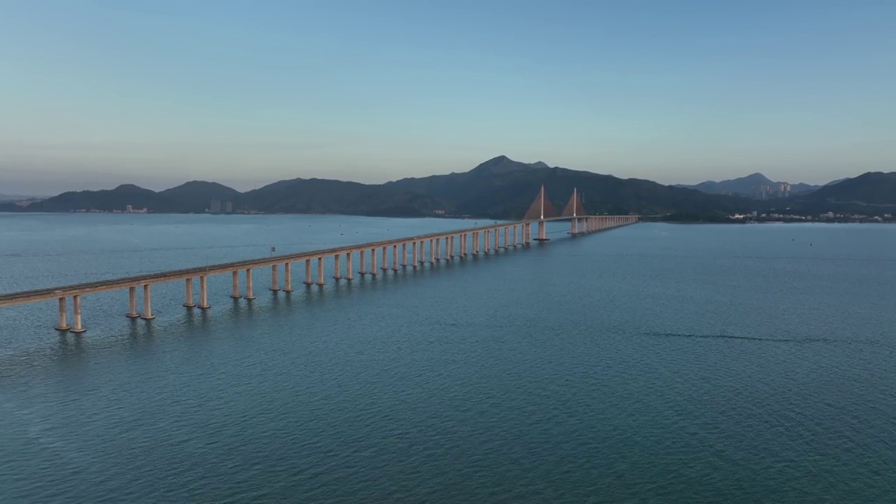 广东省惠州市惠东县亚婆角海滨度假区惠州湾跨海大桥航拍视频素材