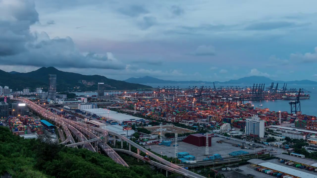 延时拍摄深圳盐田港黄昏转夜晚风景视频素材