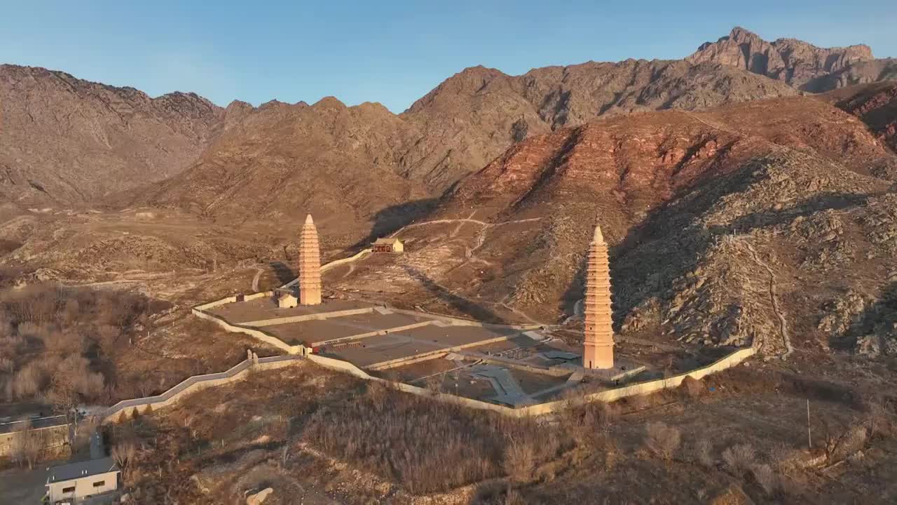 航拍宁夏银川贺兰山拜寺口双塔日出风光视频素材