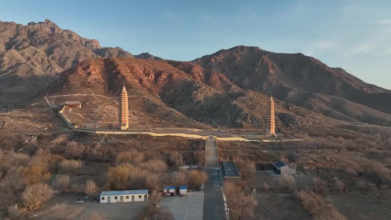 航拍宁夏银川贺兰山拜寺口双塔日出风光视频素材