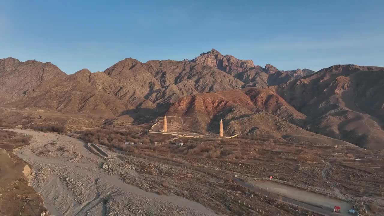 航拍宁夏银川贺兰山拜寺口双塔日出风光视频素材