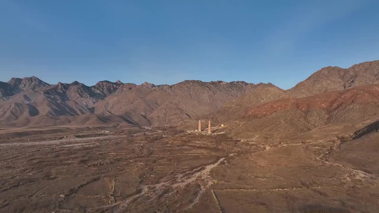 航拍宁夏银川贺兰山拜寺口双塔日出风光视频素材