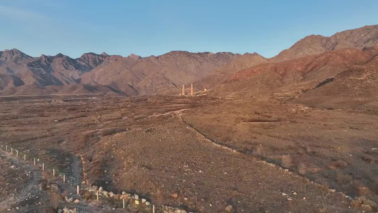 航拍宁夏银川贺兰山拜寺口双塔日出风光视频素材