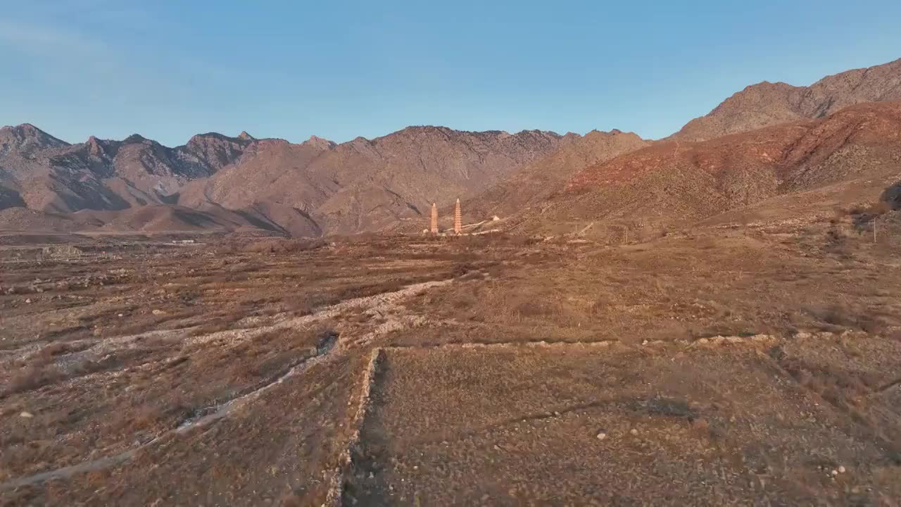 航拍宁夏银川贺兰山拜寺口双塔日出风光视频素材