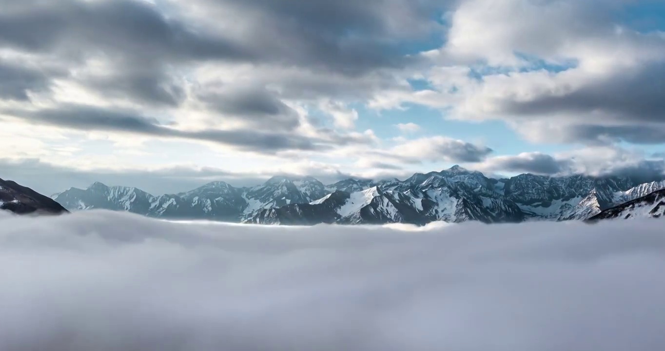 四川巴朗山雪山云海航拍视频素材