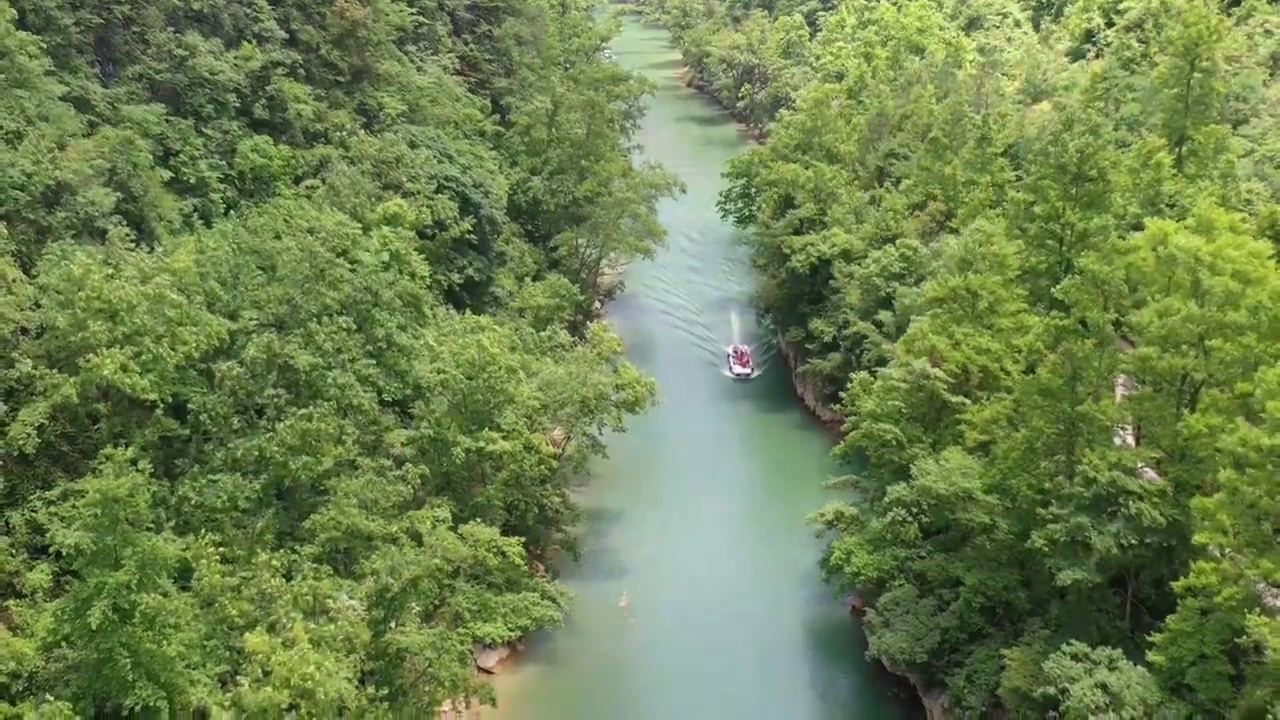 航拍贵州格凸河喀斯特地貌山谷河流游船自然风光视频素材