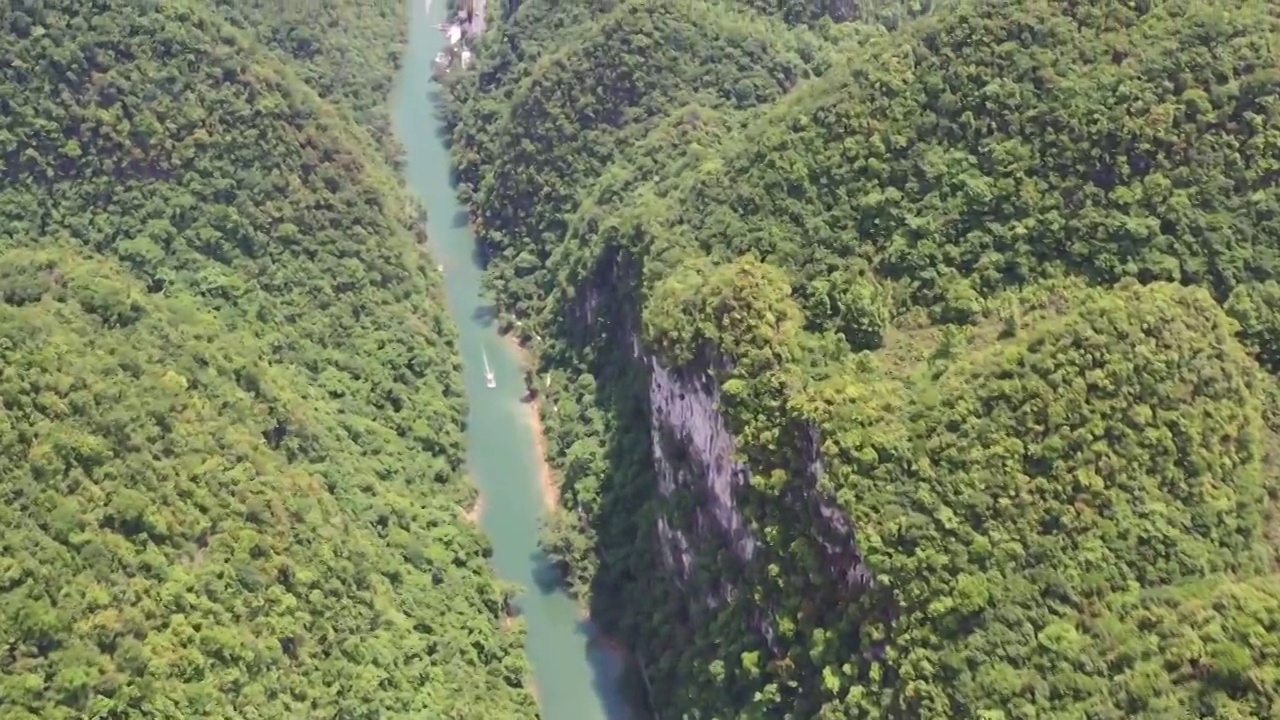 航拍贵州格凸河喀斯特地貌山谷河流游船自然风光视频素材