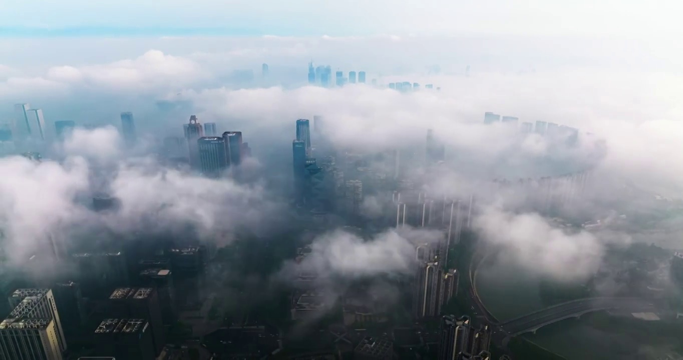 成都早晨云雾中的城市航拍延时视频素材