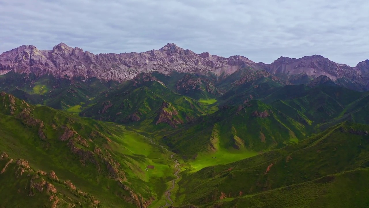 中国大西北甘肃省高山草原自然风景航拍视频素材