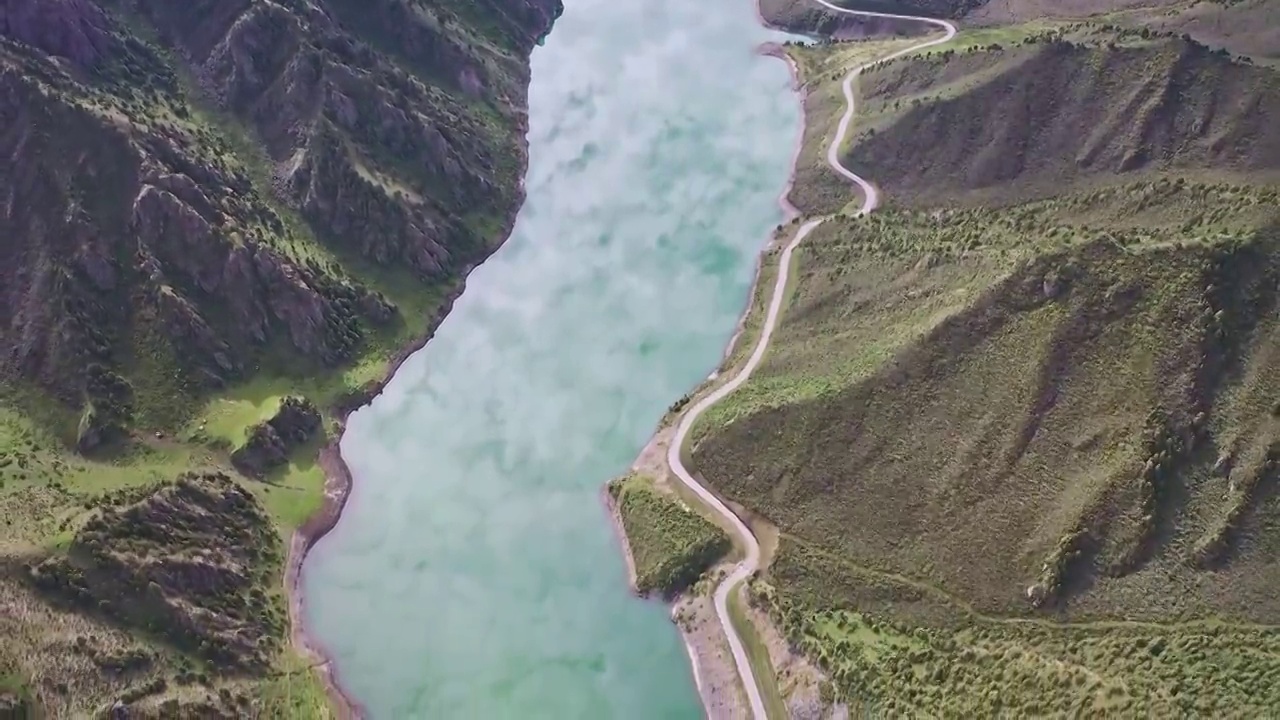 中国大西北甘肃省高山草原自然风景航拍视频素材