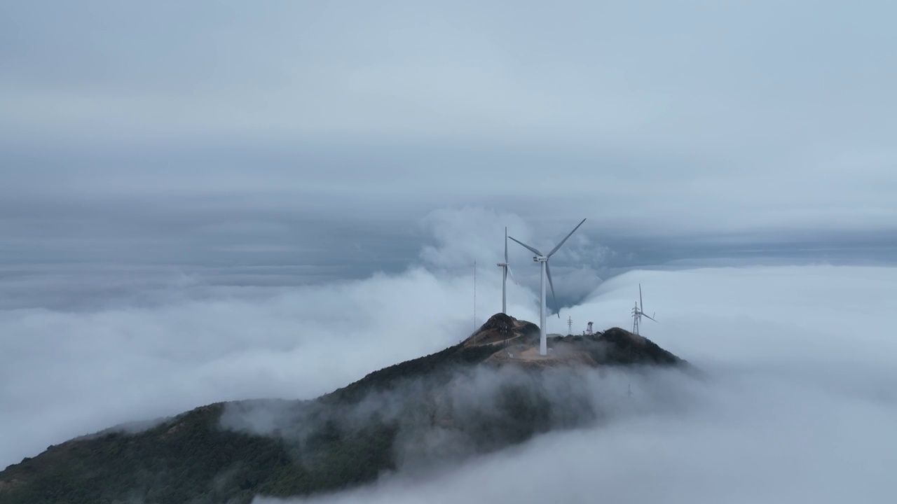 行云流水航拍广东河源东源县缺牙山视频素材