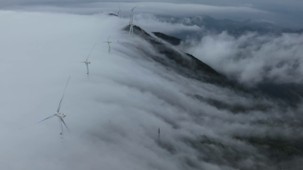 行云流水航拍广东河源东源县缺牙山视频素材