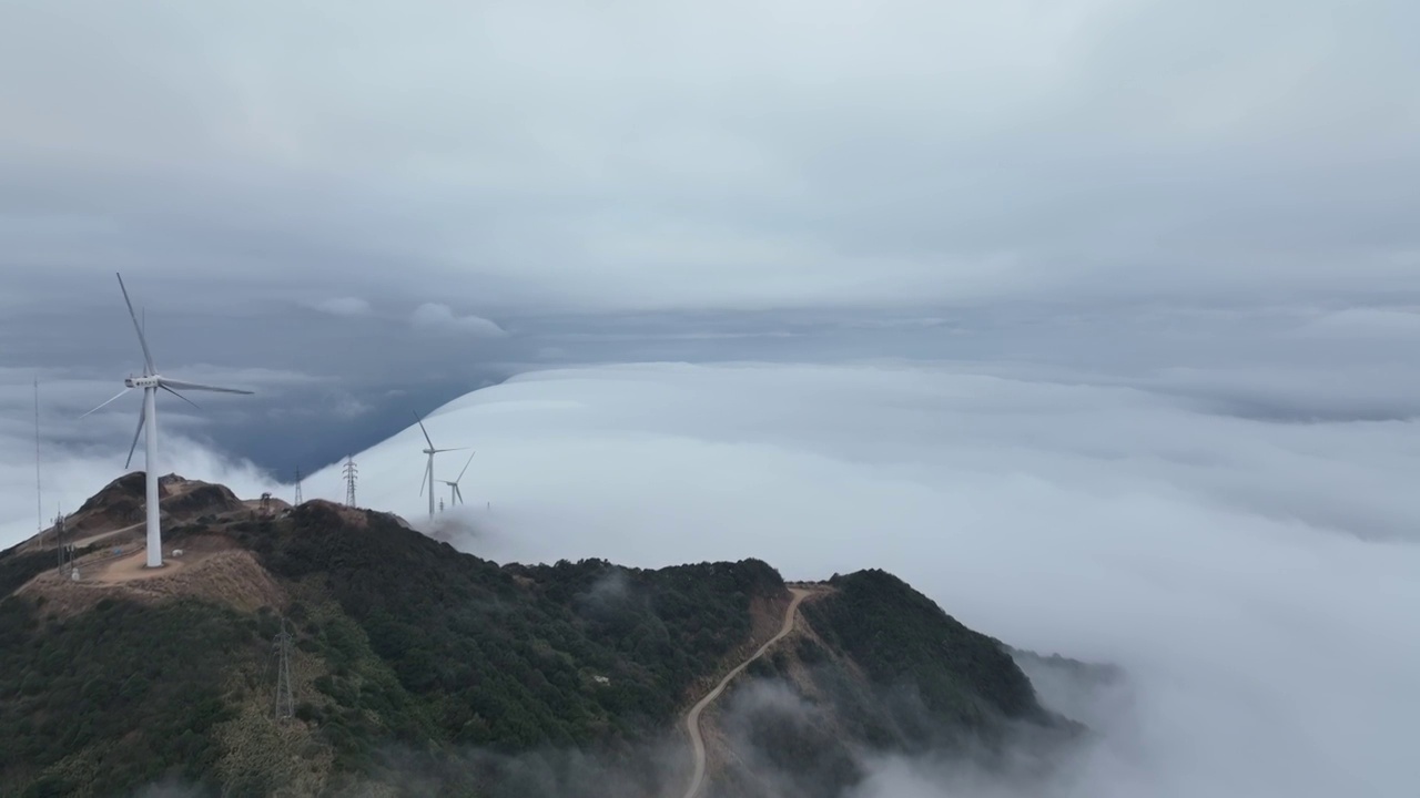 行云流水航拍广东河源东源县缺牙山视频素材