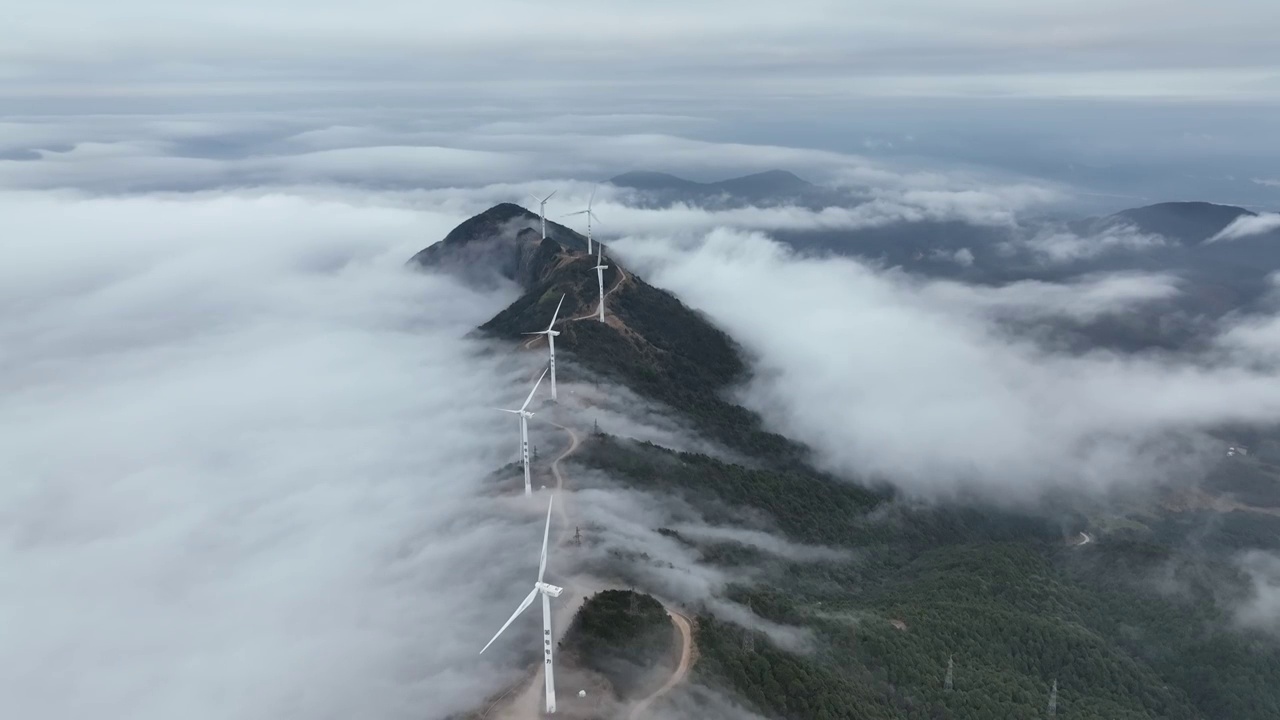 行云流水航拍广东河源东源县缺牙山视频素材