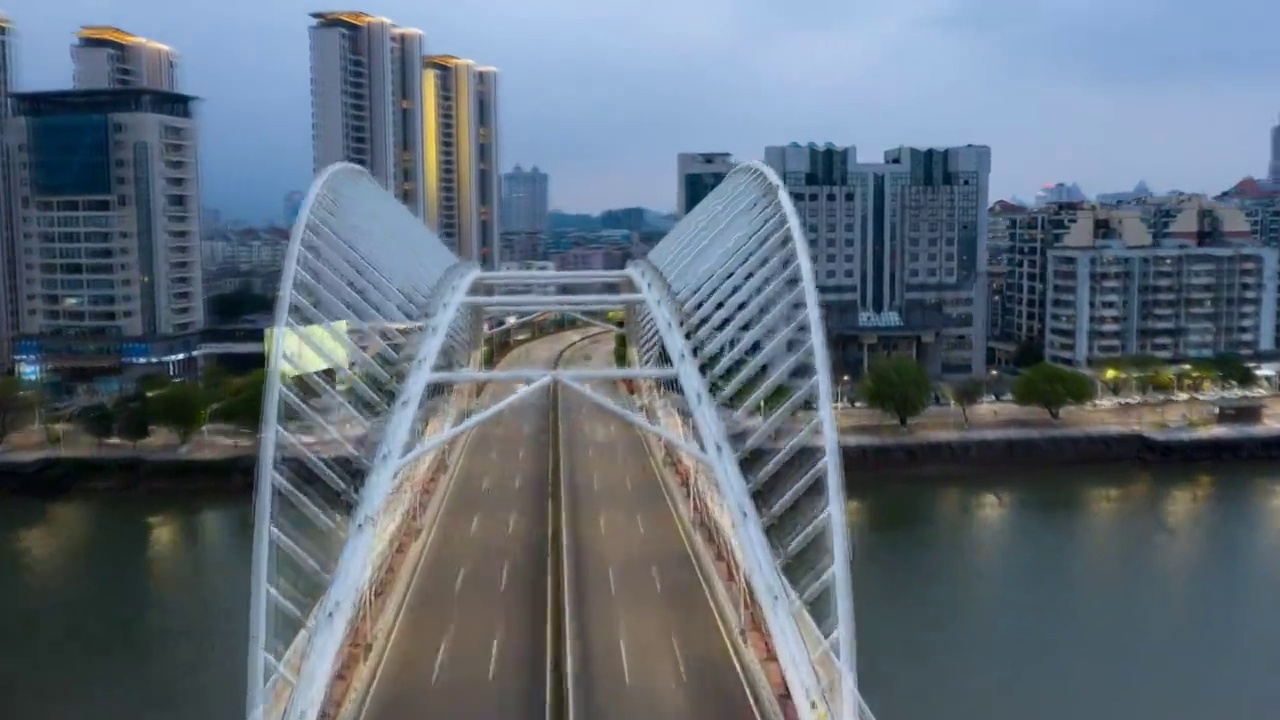 航拍城市夜景 街道 江河 桥梁  灯光 车流 延时摄影 /广东 江门市视频素材