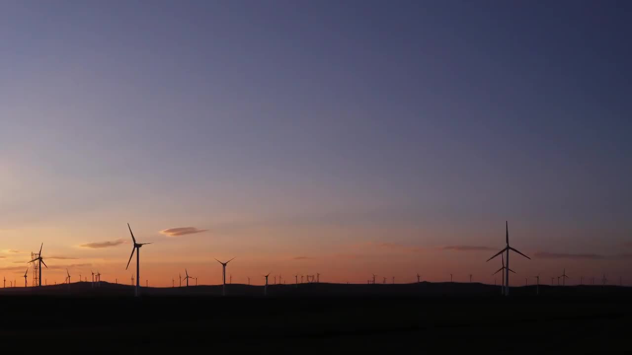 新能源草原风车夕阳视频素材