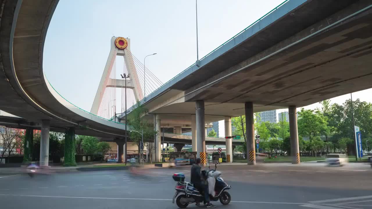 成都火车南站立交(天府立交)城市道路繁忙的交通白昼晴天4K分辨率延时摄影视频素材