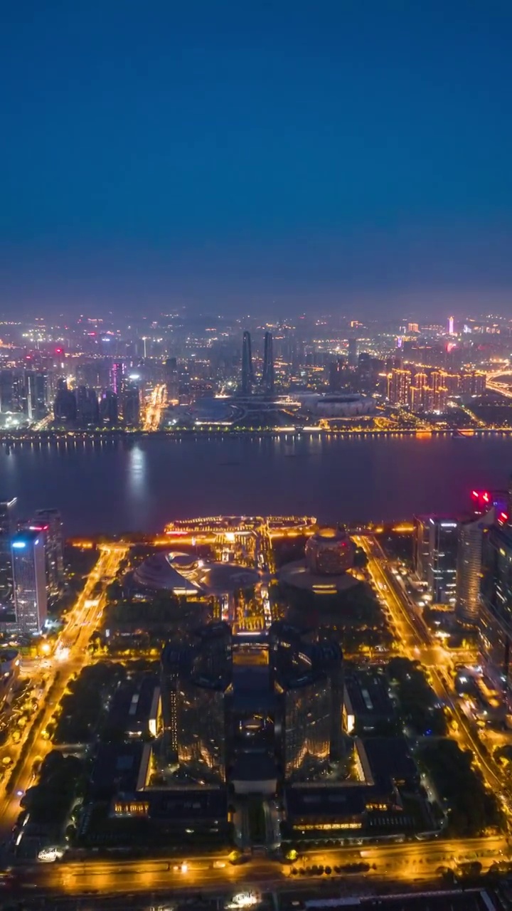 航拍杭州钱江新城城市天际线夜景延时视频素材