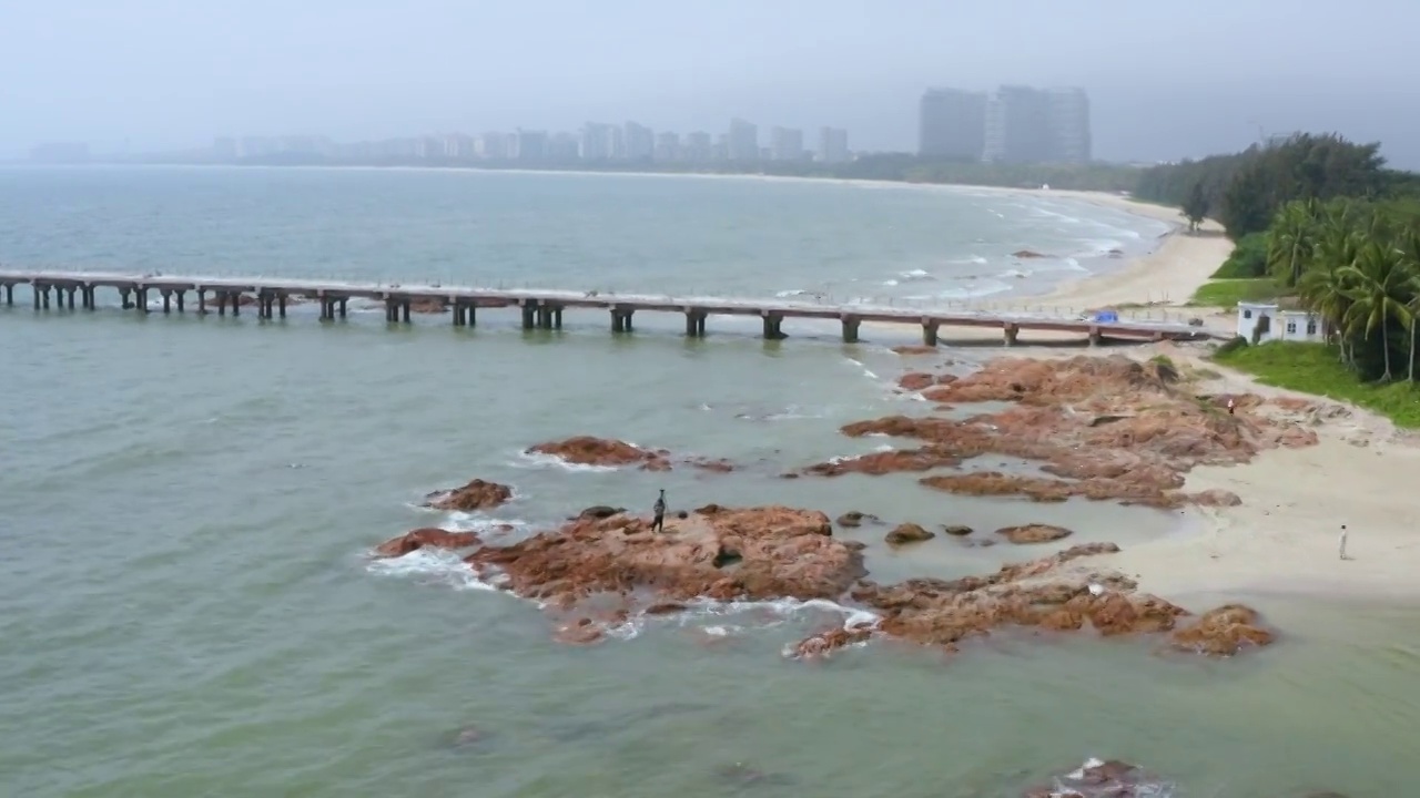 航拍中国海南琼海博鳌红石滩视频素材