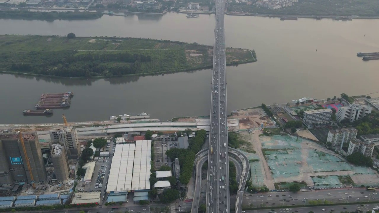 航拍广州市天河区东圃特大桥川流不息的车辆视频下载