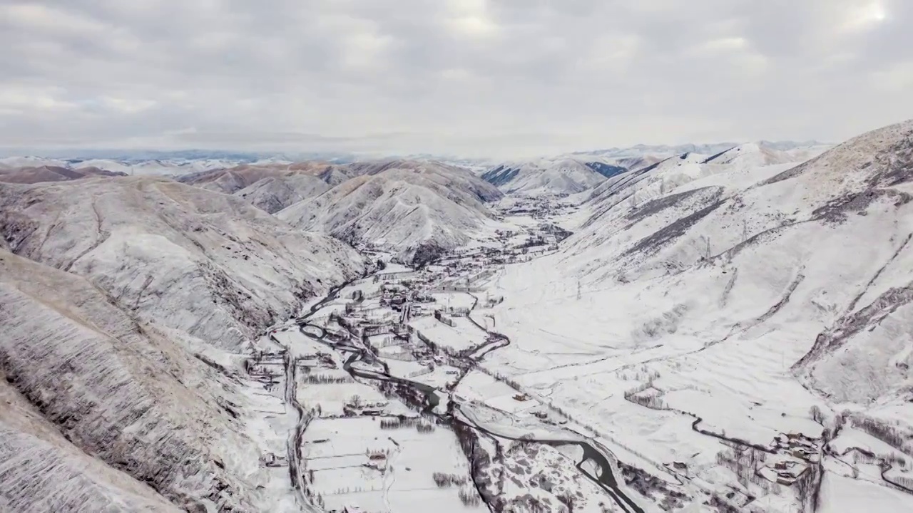 航拍川西雪景8K延时视频素材