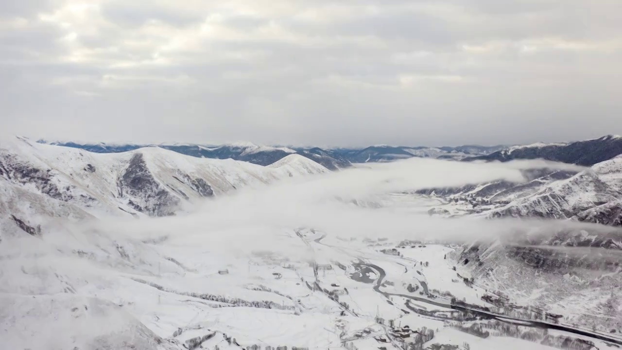 航拍川西雪景8K延时视频素材