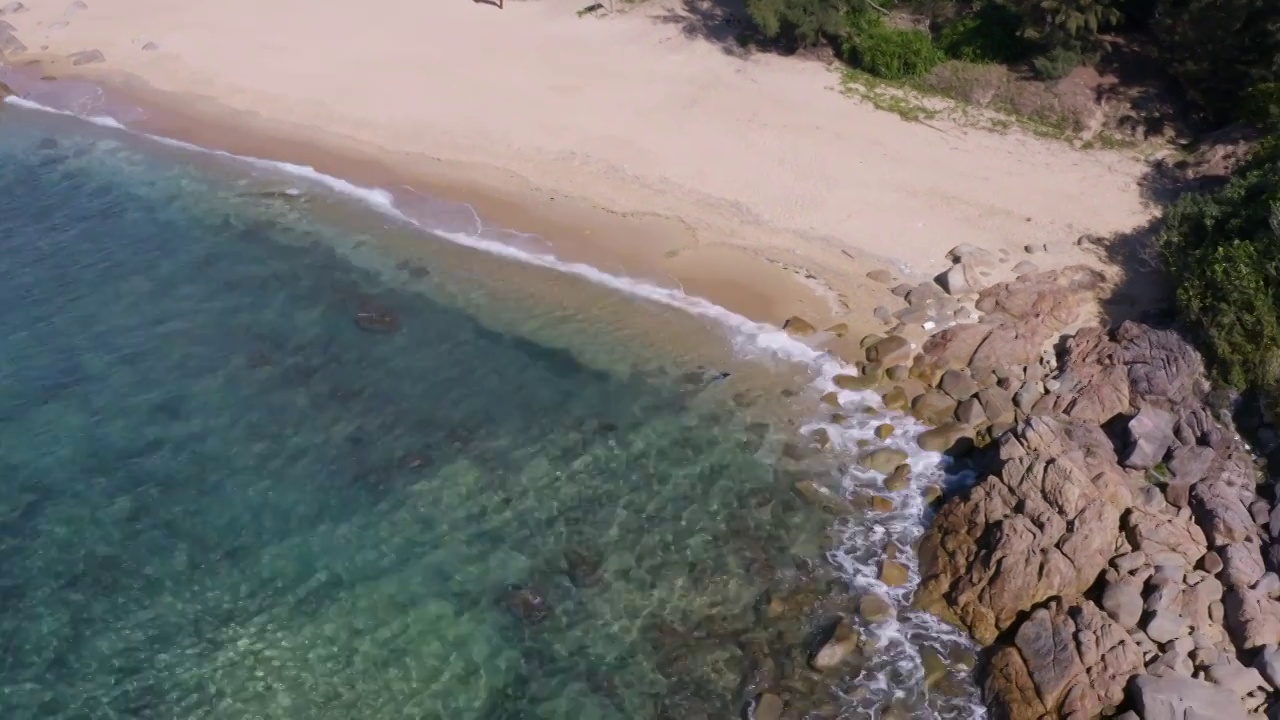 航拍中国海南万宁兴隆最美海湾石梅湾视频素材