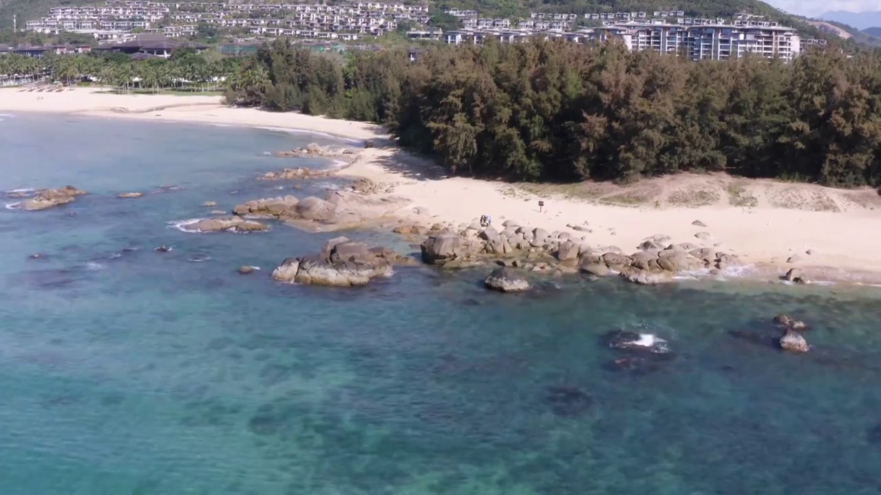 航拍中国海南万宁兴隆最美海湾石梅湾视频素材