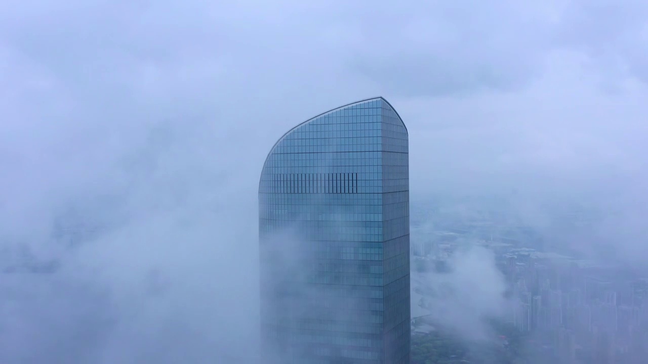 苏州园区雨后国金中心视频素材