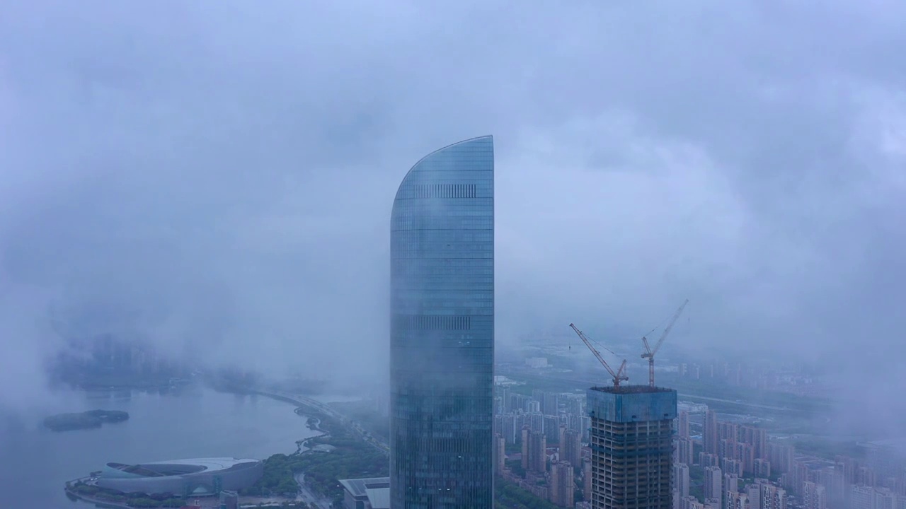 苏州园区雨后国金中心视频素材