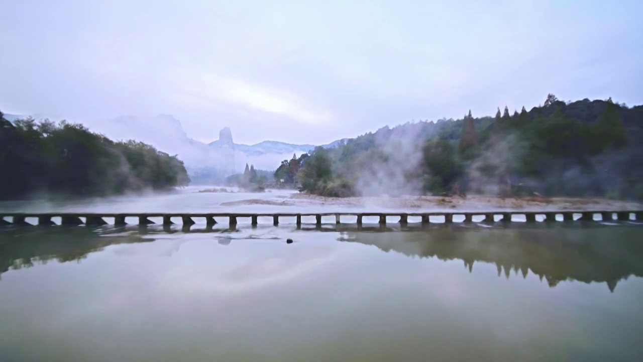 航拍丽水缙云著名景点仙都风景区鼎湖峰景点雾中美景视频素材