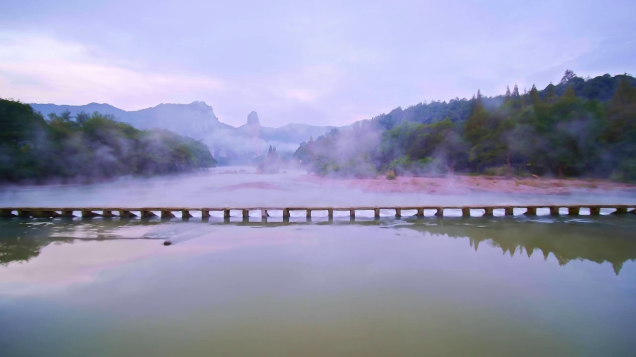 航拍丽水缙云著名景点仙都风景区鼎湖峰景点雾中美景视频素材