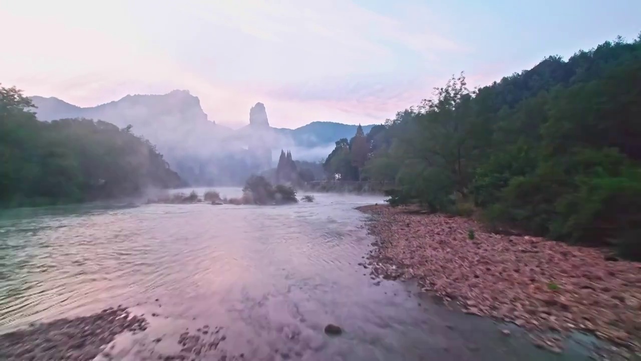 航拍丽水缙云著名景点仙都风景区鼎湖峰景点雾中美景视频素材