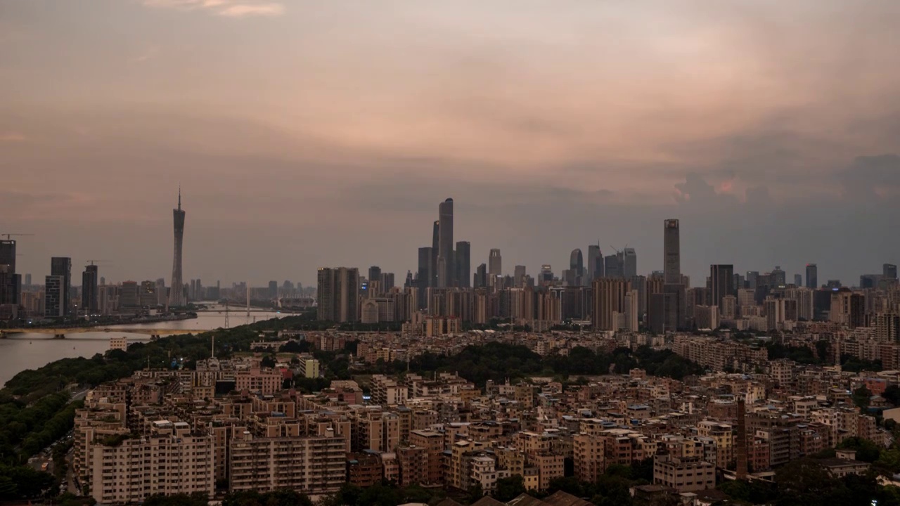 广东省广州市城中村与广州地标的日落延时视频素材