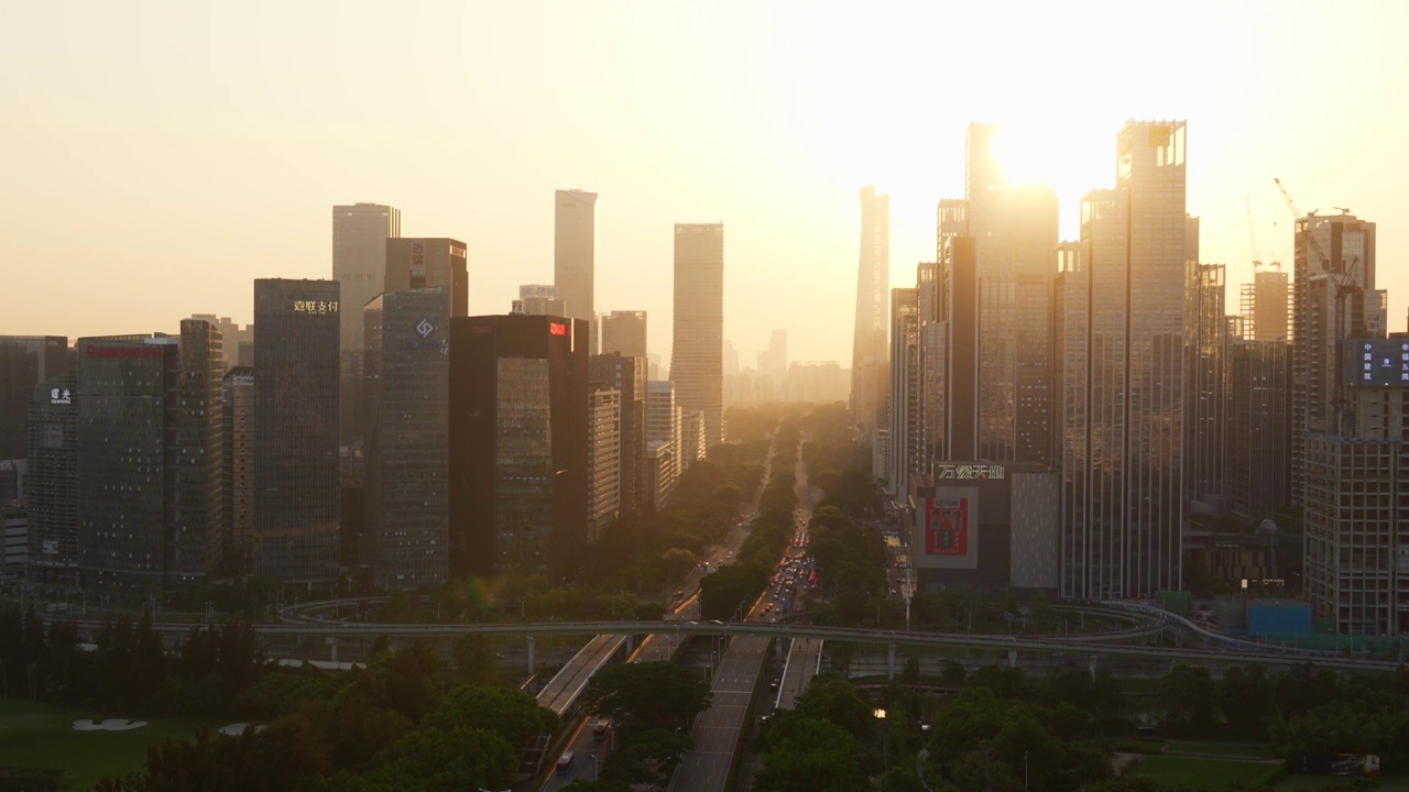 黄昏夕阳太阳从建筑群中落下视频素材