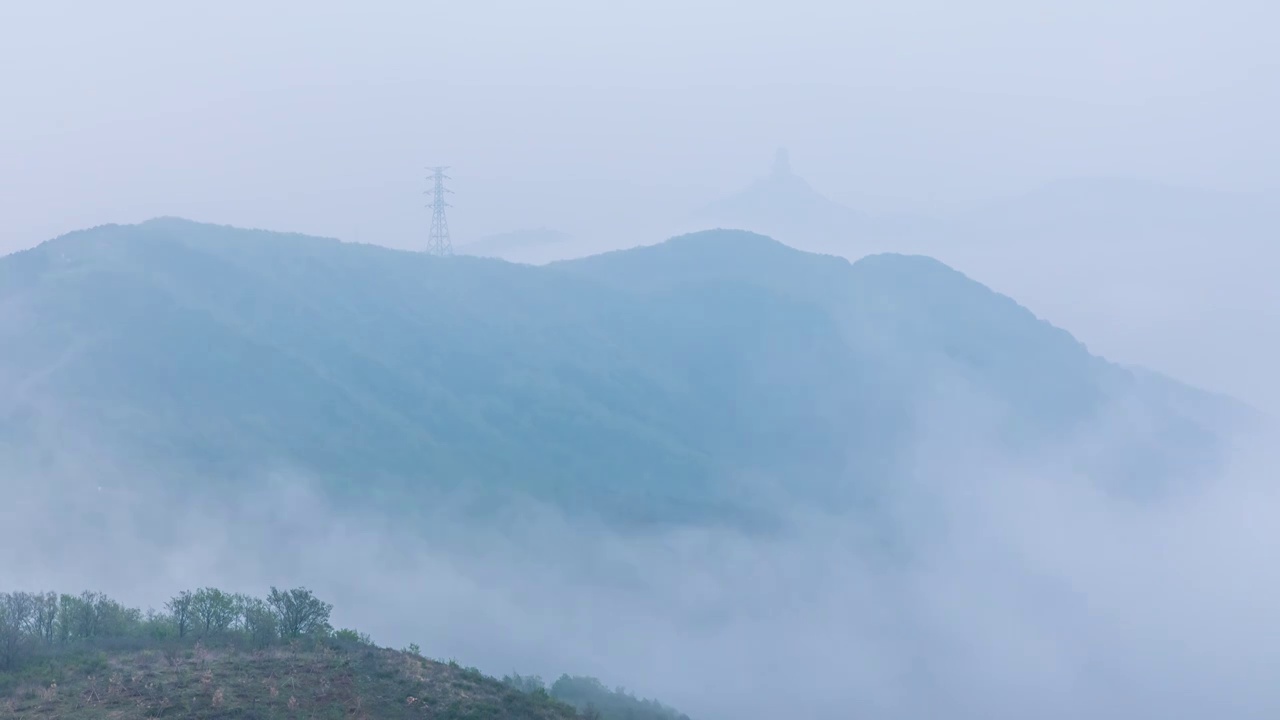 定都阁春雨后的云雾山谷视频素材