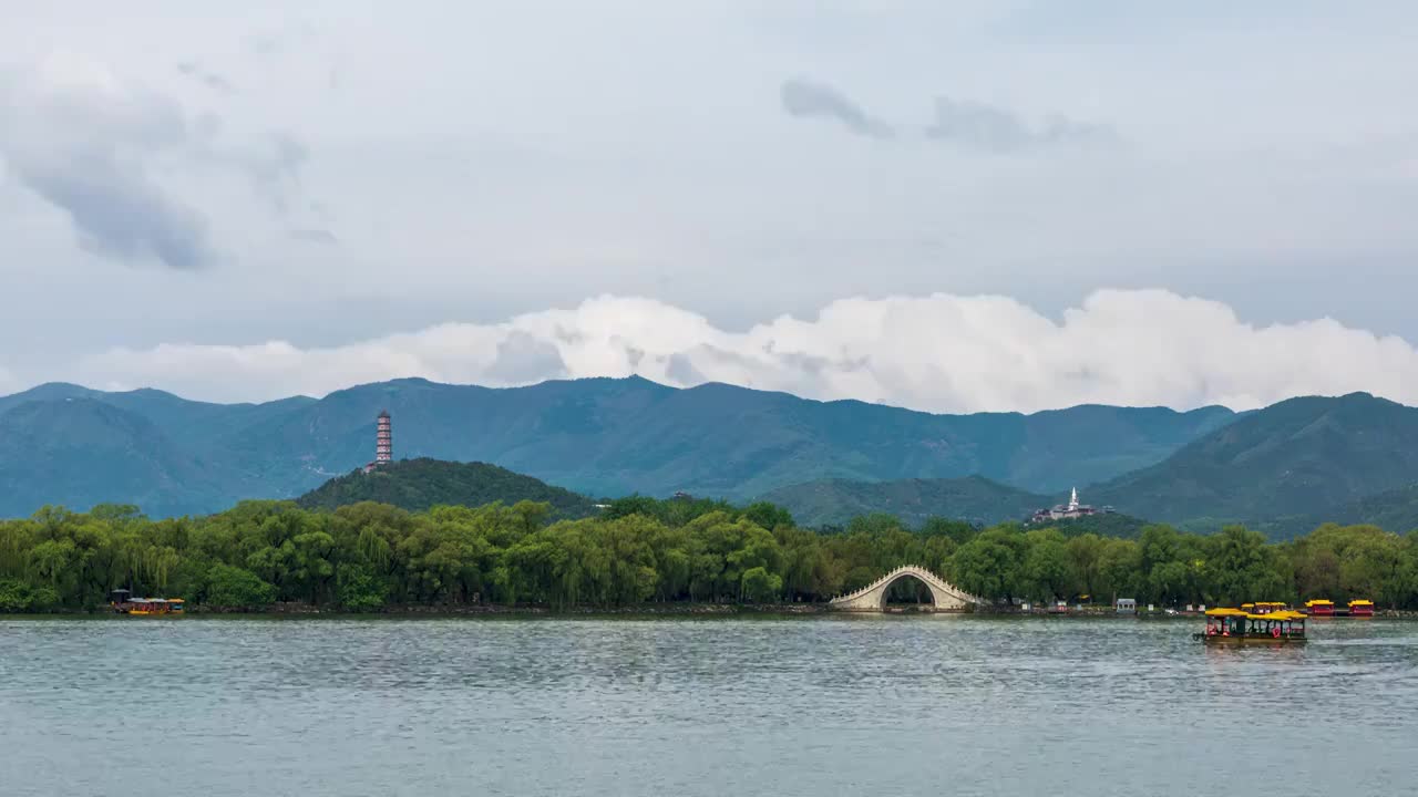 春雨过后风景如画的颐和园昆明湖视频素材