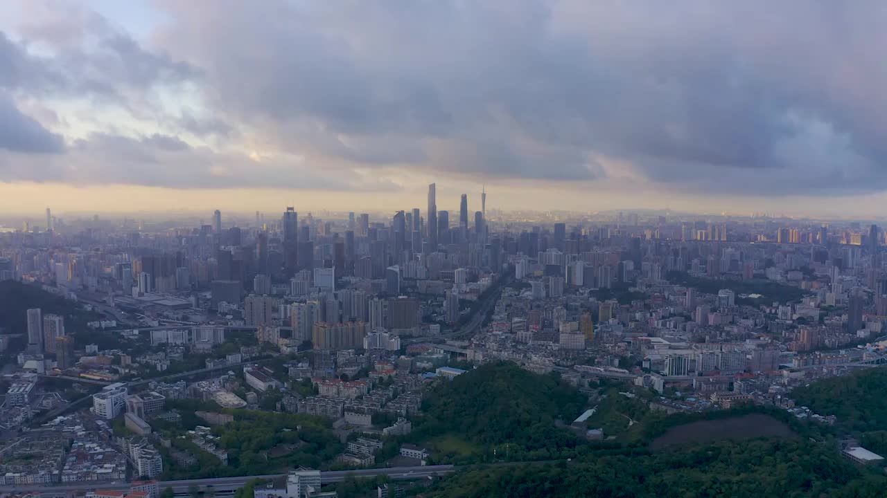 航拍广州白云山视角视频素材