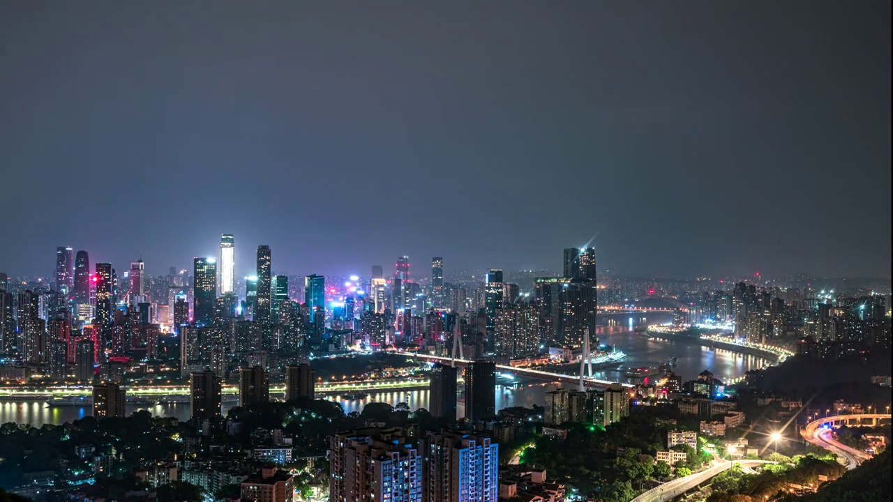 重庆渝中半岛夜晚风雨延迟视频素材