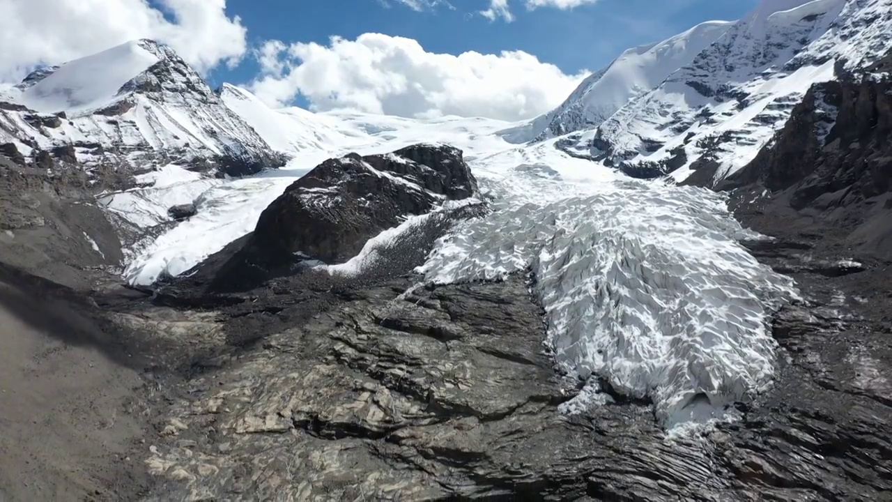 西藏山南姜桑拉姆冰川航拍视频素材