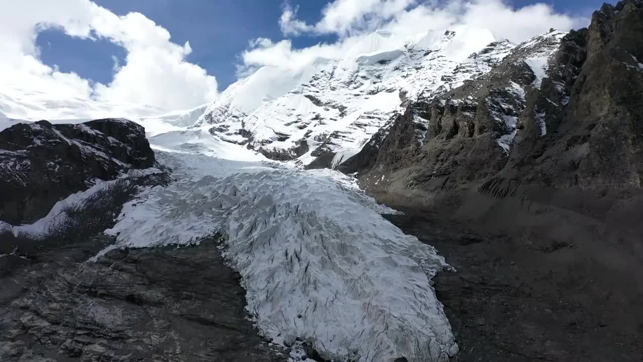 西藏山南姜桑拉姆冰川航拍视频素材