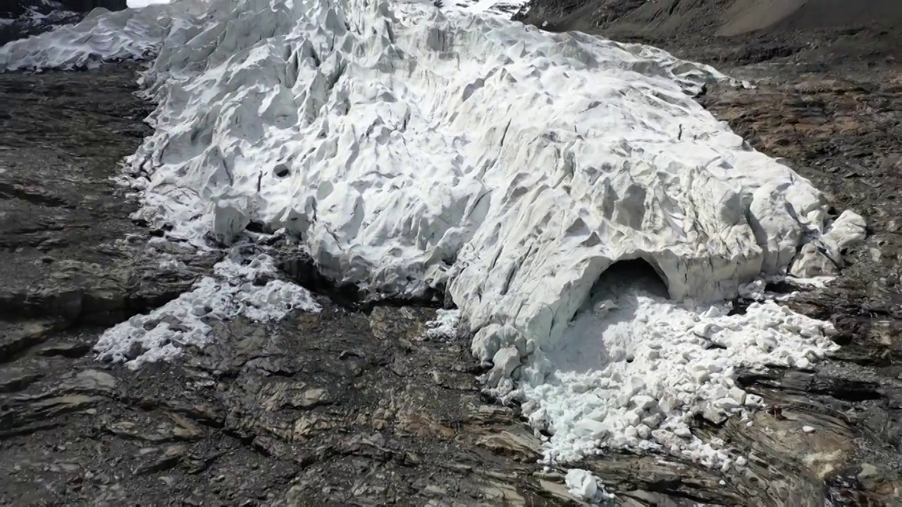 西藏山南姜桑拉姆冰川航拍视频素材