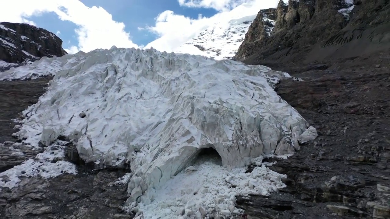 西藏山南姜桑拉姆冰川航拍视频素材