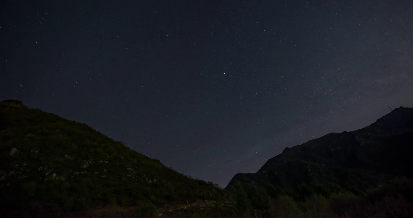 山间北极星的星空延时视频素材