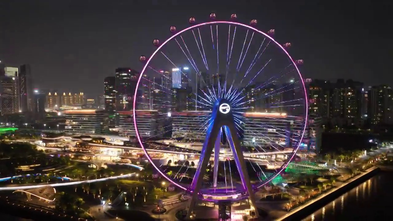 深圳浪漫夜景：前海欢乐港湾湾区之光摩天轮视频素材